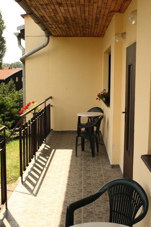 Bungalovy A Ubytovani Ratiborice- Zlic เชสกา สกาลิเซ ภายนอก รูปภาพ