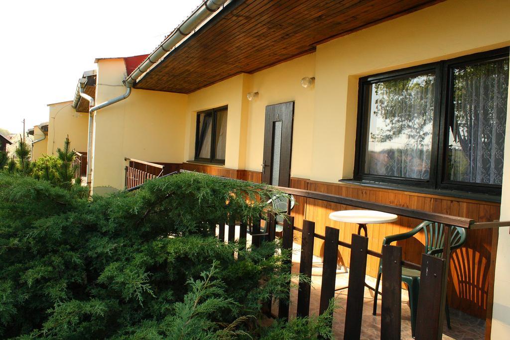 Bungalovy A Ubytovani Ratiborice- Zlic เชสกา สกาลิเซ ภายนอก รูปภาพ